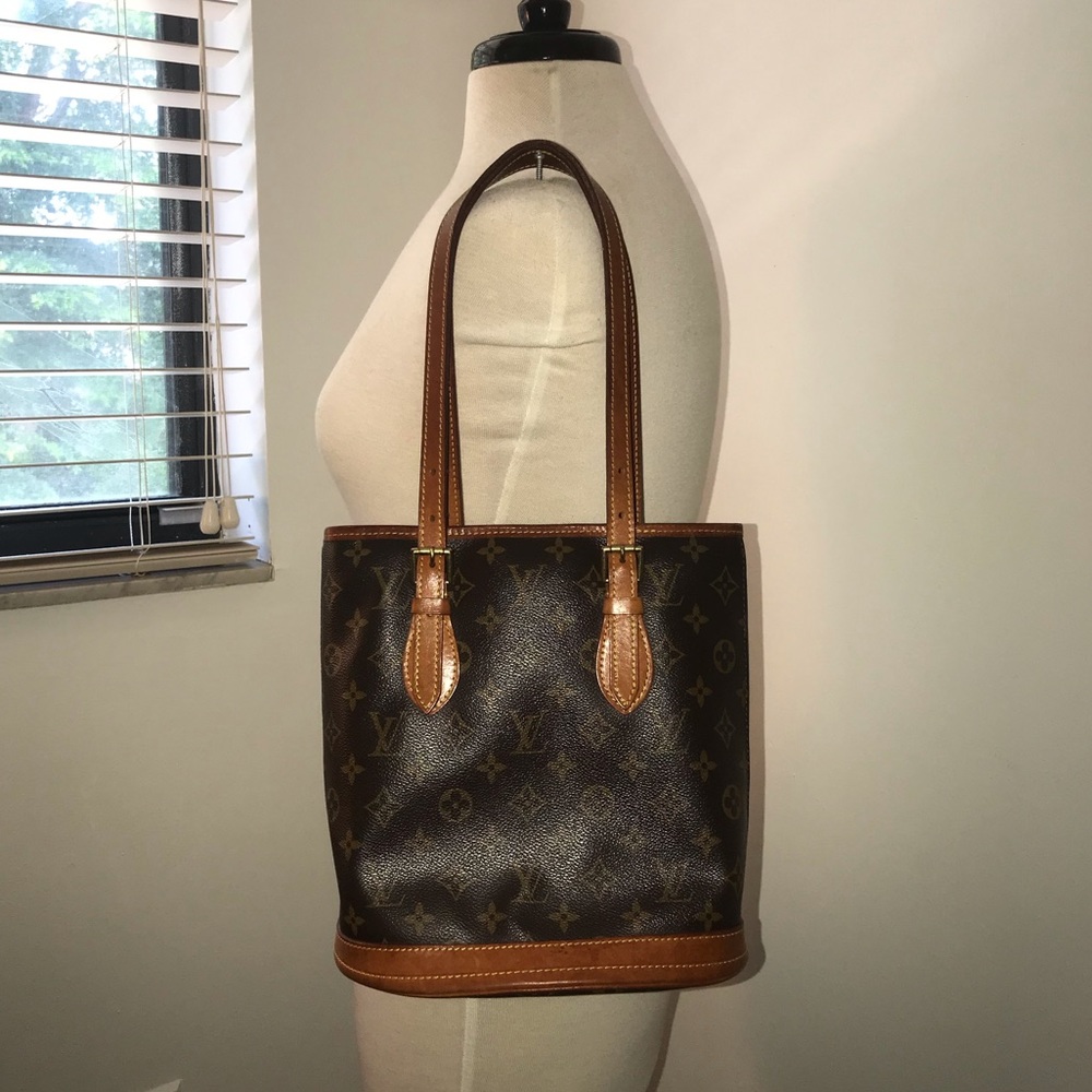 Authentic Louis Vuitton Bucket Bag.